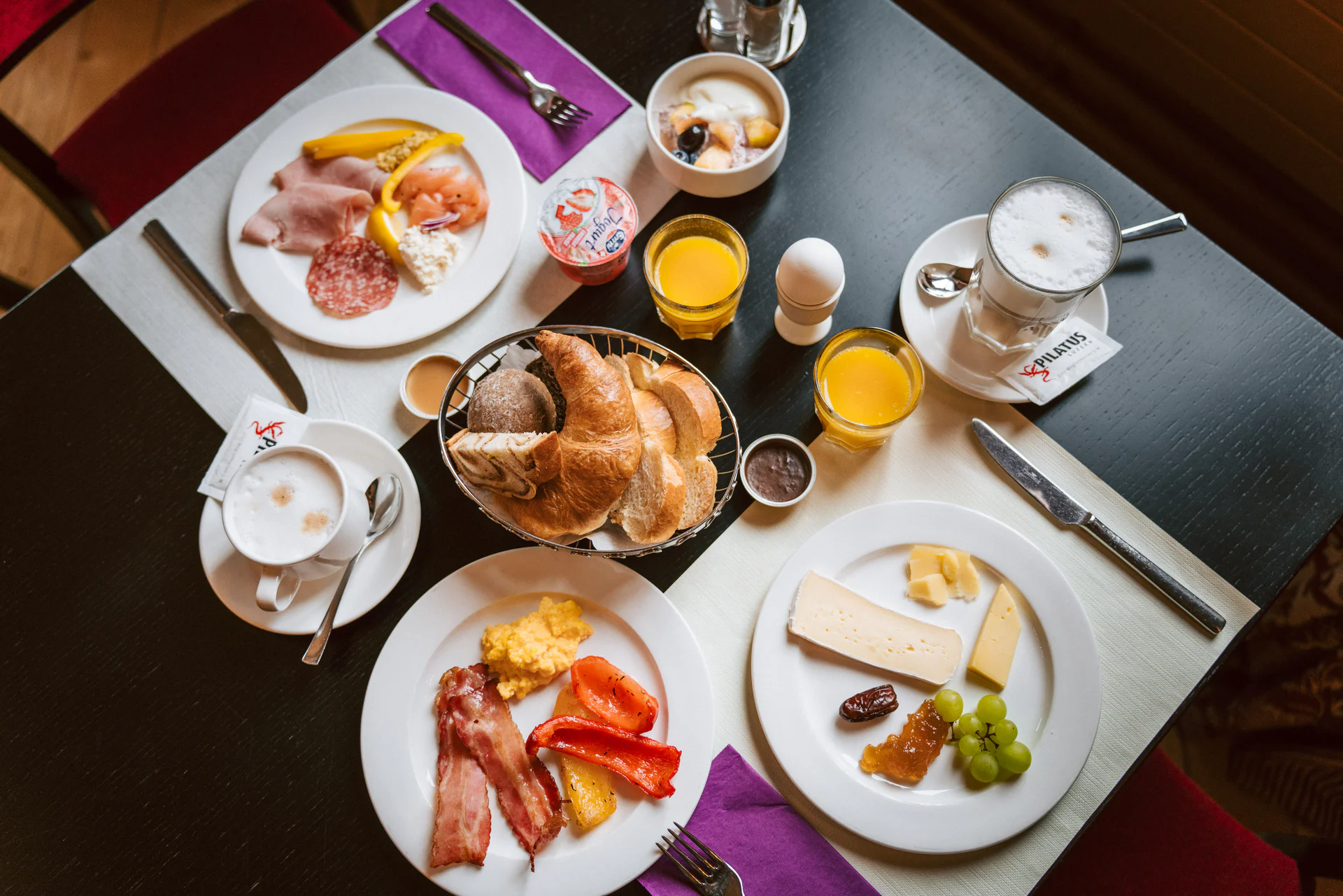 Restaurant and breakfast in the Swiss mountains