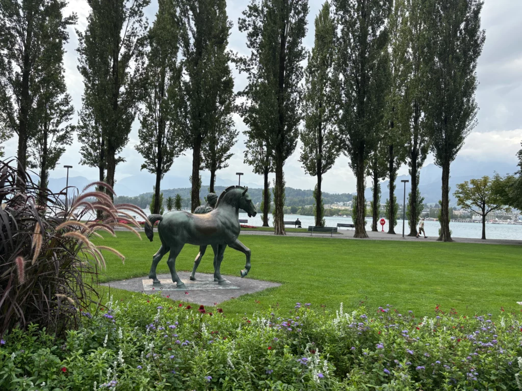 Relax at Rössliwiese by Lake Lucerne