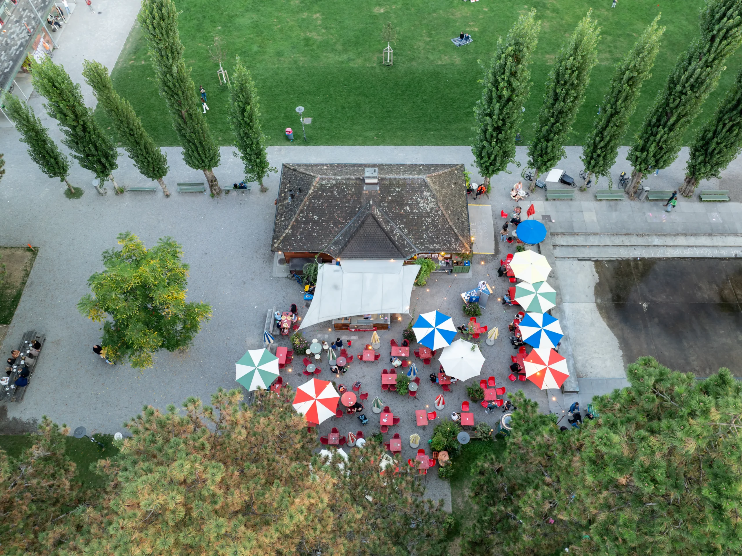 Aerial view of Kiosk Josefwiese and people gathered around the outdoor seating area in Zurich